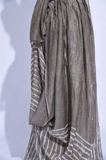 Buy_Jayati Goenka_Grey Chanderi Silk Nami Sari-ash Shima Saree _Online_at_Aza_Fashions