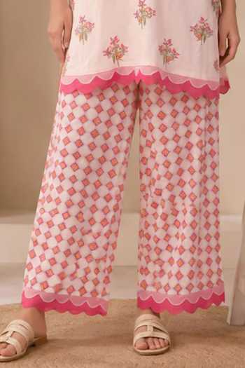 Surabhi Arya_Pink Muslin V-neck, Yes Scalloped Kurta Set _Online_at_Aza_Fashions