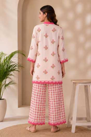Shop_Surabhi Arya_Pink Muslin V-neck, Yes Scalloped Kurta Set _at_Aza_Fashions