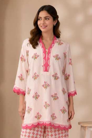 Buy_Surabhi Arya_Pink Muslin V-neck, Yes Scalloped Kurta Set _Online_at_Aza_Fashions