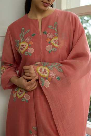 Vaayu_Pink Muslin, Cotton Round Neck Blush Applique Embroidered Kurta Set _Online_at_Aza_Fashions