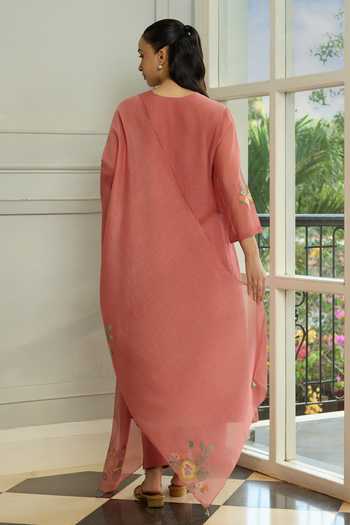 Shop_Vaayu_Pink Muslin, Cotton Round Neck Blush Applique Embroidered Kurta Set _at_Aza_Fashions