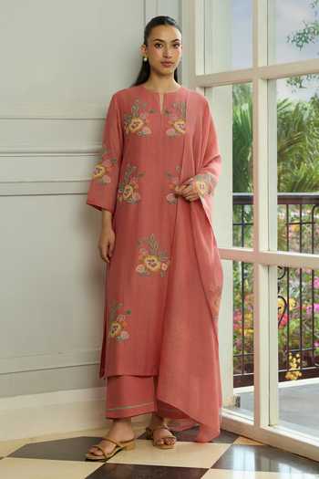 Buy_Vaayu_Pink Muslin, Cotton Round Neck Blush Applique Embroidered Kurta Set _at_Aza_Fashions