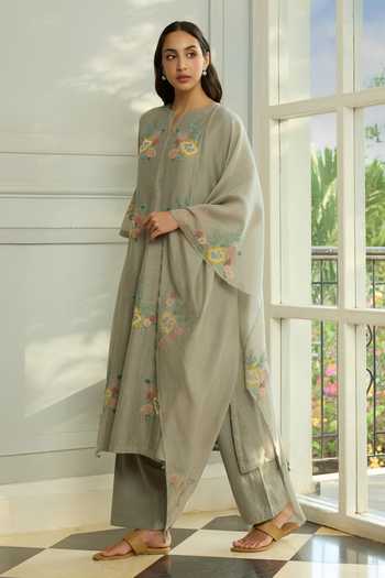 Buy_Vaayu_Grey Cotton, Muslin Split V-neck Slate Applique Embroidered Kurta Set _Online_at_Aza_Fashions