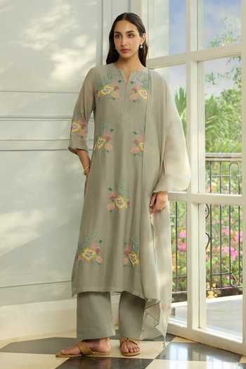 Buy_Vaayu_Grey Cotton, Muslin Split V-neck Slate Applique Embroidered Kurta Set _at_Aza_Fashions