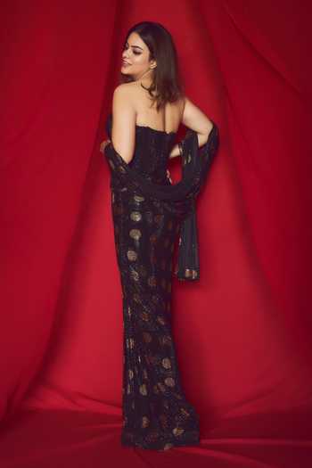 Shop_Itrh_Black Net Sequins Sweetheart Neck Embroidered Pre-stitched Saree With Blouse _at_Aza_Fashions