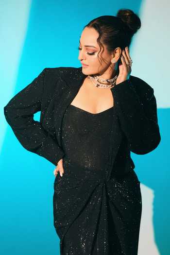 Shop_Itrh_Black Crepe Crystals, Sequins Sweetheart Eclipse Embellished Blazer Skirt Set _Online