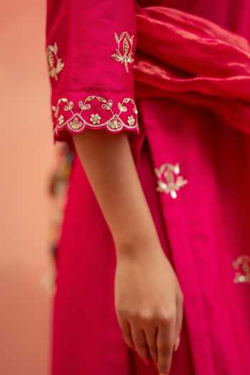 Buy_AM by Anita Mittal_Pink Silk Scoop Neck Noor Floral Embroidered Kurta Sharara Set _Online_at_Aza_Fashions