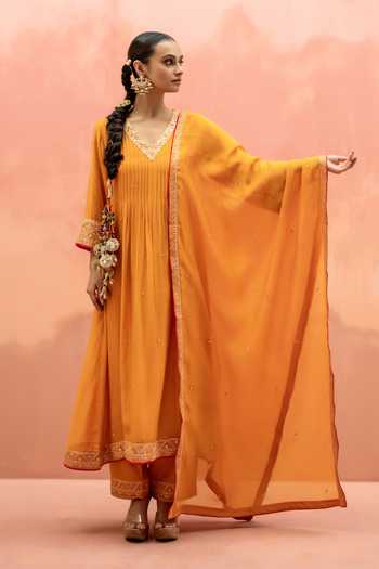 Buy_AM by Anita Mittal_Orange Chanderi V-neck, Yes Sitara Embroidered Mul Kurta Set _at_Aza_Fashions
