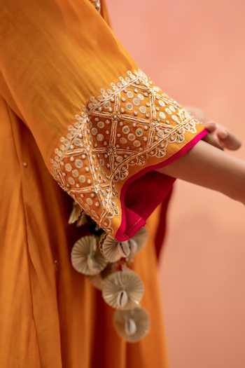 AM by Anita Mittal_Orange Chanderi V-neck, Yes Sitara Embroidered Mul Kurta Set _at_Aza_Fashions