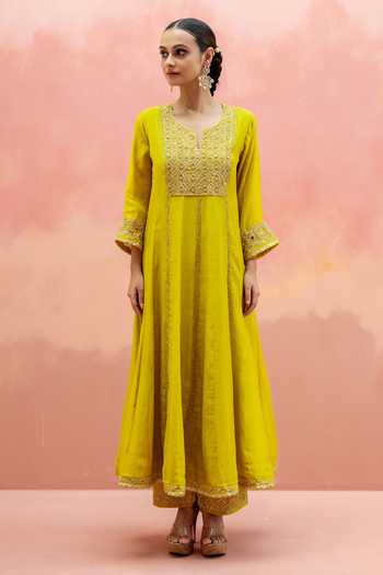 AM by Anita Mittal_Green Chanderi Split V-neck Najma Embroidered Anarkali Pant Set _Online_at_Aza_Fashions