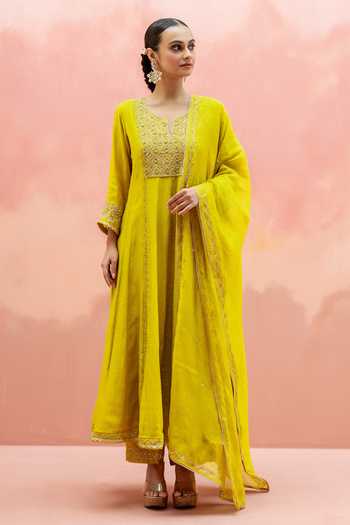 Buy_AM by Anita Mittal_Green Chanderi Split V-neck Najma Embroidered Anarkali Pant Set _Online_at_Aza_Fashions