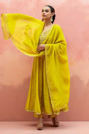 AM by Anita Mittal_Green Chanderi Split V-neck Najma Embroidered Anarkali Pant Set _at_Aza_Fashions