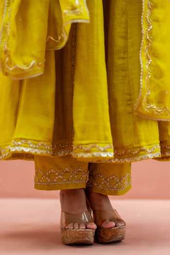 Buy_AM by Anita Mittal_Green Chanderi Split V-neck Najma Embroidered Anarkali Pant Set 
