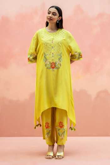 Buy_AM By Anita Mittal_Yellow Muslin Round Neck, Yes Firefly Kurta And Pant Embroidered Co-ord Set _Online_at_Aza_Fashions