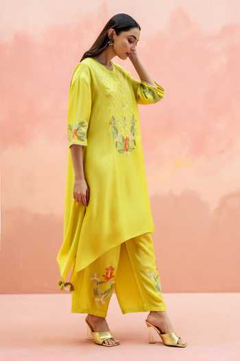 Shop_AM By Anita Mittal_Yellow Muslin Round Neck, Yes Firefly Kurta And Pant Embroidered Co-ord Set _Online_at_Aza_Fashions