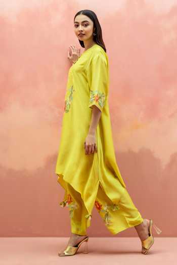 Shop_AM By Anita Mittal_Yellow Muslin Round Neck, Yes Firefly Kurta And Pant Embroidered Co-ord Set 