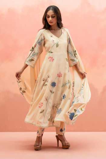 AM by Anita Mittal_Beige Chanderi V-neck Falak Mul Anarkali Set _Online_at_Aza_Fashions
