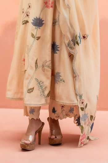 Shop_AM by Anita Mittal_Beige Chanderi V-neck Falak Mul Anarkali Set _Online_at_Aza_Fashions