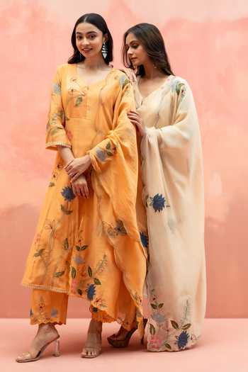 AM by Anita Mittal_Beige Chanderi V-neck Falak Mul Anarkali Set _at_Aza_Fashions
