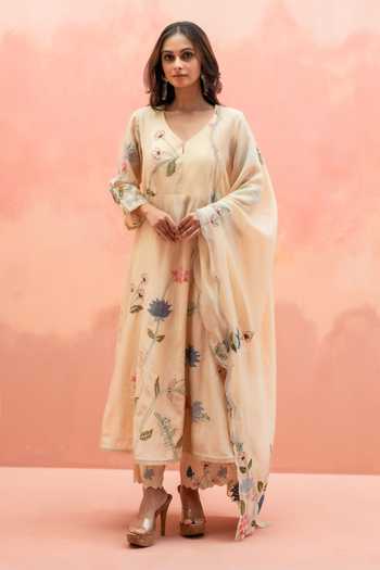 Buy_AM by Anita Mittal_Beige Chanderi V-neck Falak Mul Anarkali Set 