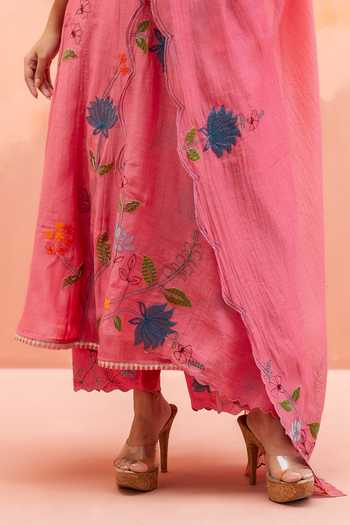 Buy_AM by Anita Mittal_Pink Chanderi V-neck Falak Mul Embroidered Anarkali Set 