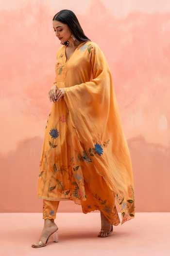 Shop_AM by Anita Mittal_Orange Chanderi V-neck Falak Floral Embroidered Anarkali Set _Online_at_Aza_Fashions