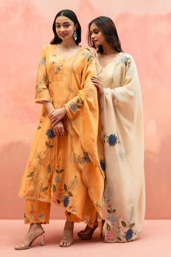 Buy_AM by Anita Mittal_Orange Chanderi V-neck Falak Floral Embroidered Anarkali Set 