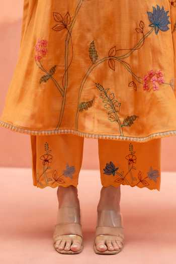 Shop_AM by Anita Mittal_Orange Chanderi V-neck Falak Floral Embroidered Anarkali Set 