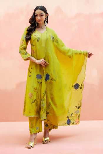 AM by Anita Mittal_Green Chanderi V-neck Falak Floral Embroidered Anarkali Pant Set _Online_at_Aza_Fashions
