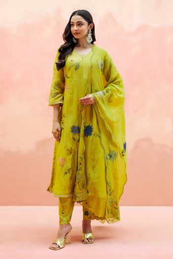 Buy_AM by Anita Mittal_Green Chanderi V-neck Falak Floral Embroidered Anarkali Pant Set _at_Aza_Fashions