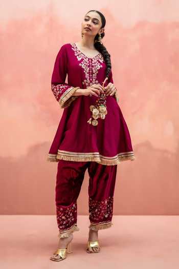 Buy_AM by Anita Mittal_Red Silk V-neck Anjum Embroidered Anarkali Salwar Set _Online_at_Aza_Fashions