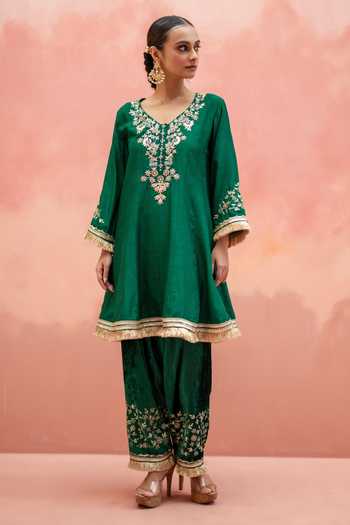 Buy_AM by Anita Mittal_Green Silk V-neck, Yes Anjum Embroidered Anarkali Set _Online_at_Aza_Fashions
