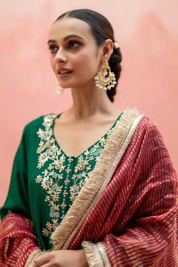 Buy_AM by Anita Mittal_Green Silk V-neck, Yes Anjum Embroidered Anarkali Set 