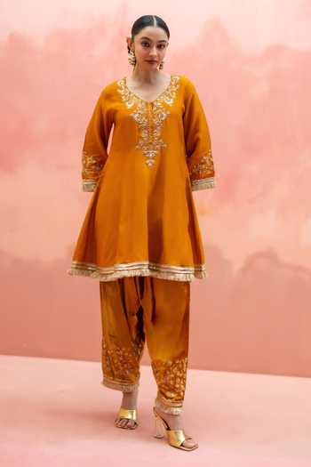 Buy_AM by Anita Mittal_Yellow Silk V-neck Anjum Short Embroidered Anarkali Set _Online_at_Aza_Fashions