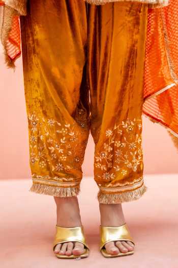 Buy_AM by Anita Mittal_Yellow Silk V-neck Anjum Short Embroidered Anarkali Set 