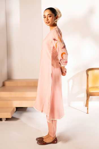 AM By Anita Mittal_Pink Chanderi Split V-neck, Yes Ziva Mul Kurta And Pant Co-ord Set _Online_at_Aza_Fashions