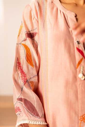 AM By Anita Mittal_Pink Chanderi Split V-neck, Yes Ziva Mul Kurta And Pant Co-ord Set _at_Aza_Fashions
