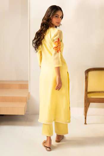 Shop_AM by Anita Mittal_Yellow Cotton V-neck Zoya Floral Embroidered Kurta Set _at_Aza_Fashions