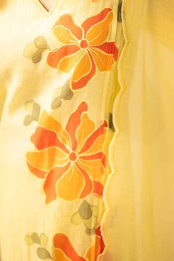 Shop_AM by Anita Mittal_Yellow Cotton V-neck Zoya Floral Embroidered Kurta Set _Online_at_Aza_Fashions