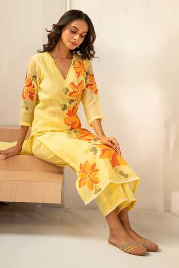 Buy_AM by Anita Mittal_Yellow Cotton V-neck Zoya Floral Embroidered Kurta Set 