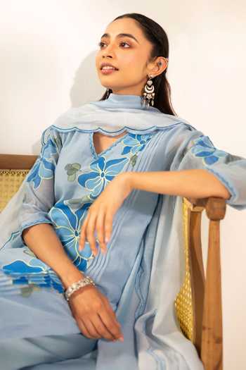 Buy_AM by Anita Mittal_Blue Cotton V-neck Zoya Floral Embroidered Kurta Set 