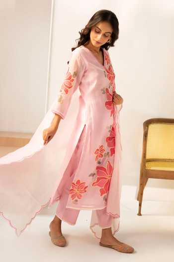 AM by Anita Mittal_Pink Cotton V-neck Zoya Embroidered Kurta Set _Online_at_Aza_Fashions