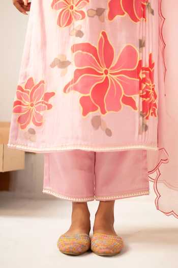 Shop_AM by Anita Mittal_Pink Cotton V-neck Zoya Embroidered Kurta Set _Online_at_Aza_Fashions