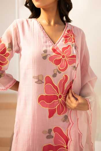 Buy_AM by Anita Mittal_Pink Cotton V-neck Zoya Embroidered Kurta Set 