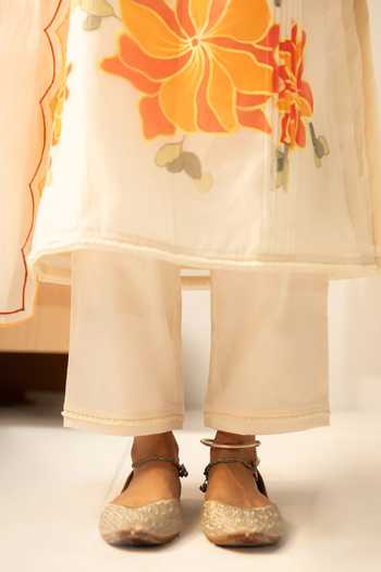 AM by Anita Mittal_Off White Cotton Zoya Embroidered Straight Kurta Set _Online_at_Aza_Fashions