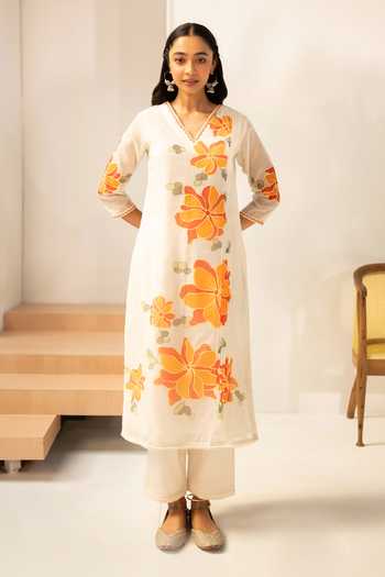 Buy_AM by Anita Mittal_Off White Cotton Zoya Embroidered Straight Kurta Set _Online_at_Aza_Fashions