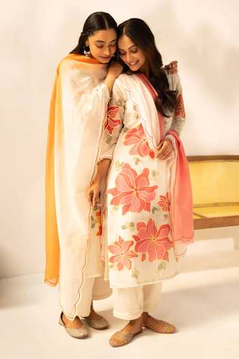 Shop_AM by Anita Mittal_Off White Cotton Zoya Embroidered Straight Kurta Set 