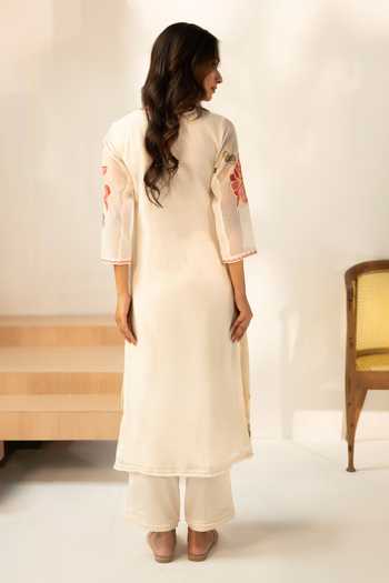 Shop_AM by Anita Mittal_Off White Cotton V-neck, Yes Zoya Embroidered Kurta Set _Online_at_Aza_Fashions
