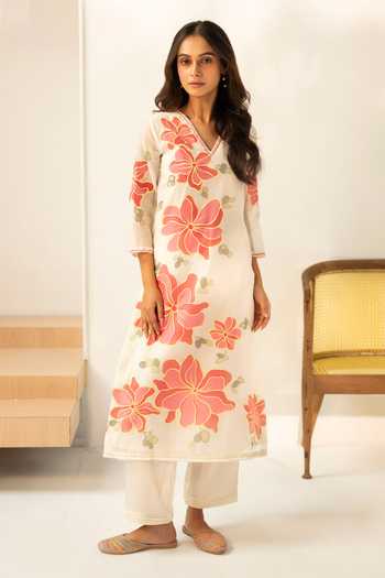Shop_AM by Anita Mittal_Off White Cotton V-neck, Yes Zoya Embroidered Kurta Set 